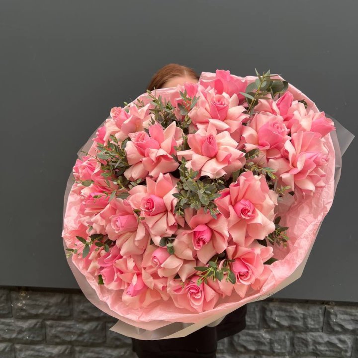  25 розовых французских роз в Бийске