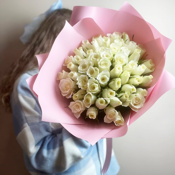 Букет из 51 белой розы (Кения) в Бийске