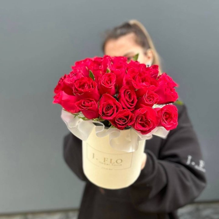 27 кенийских роз в боксе в Бийске