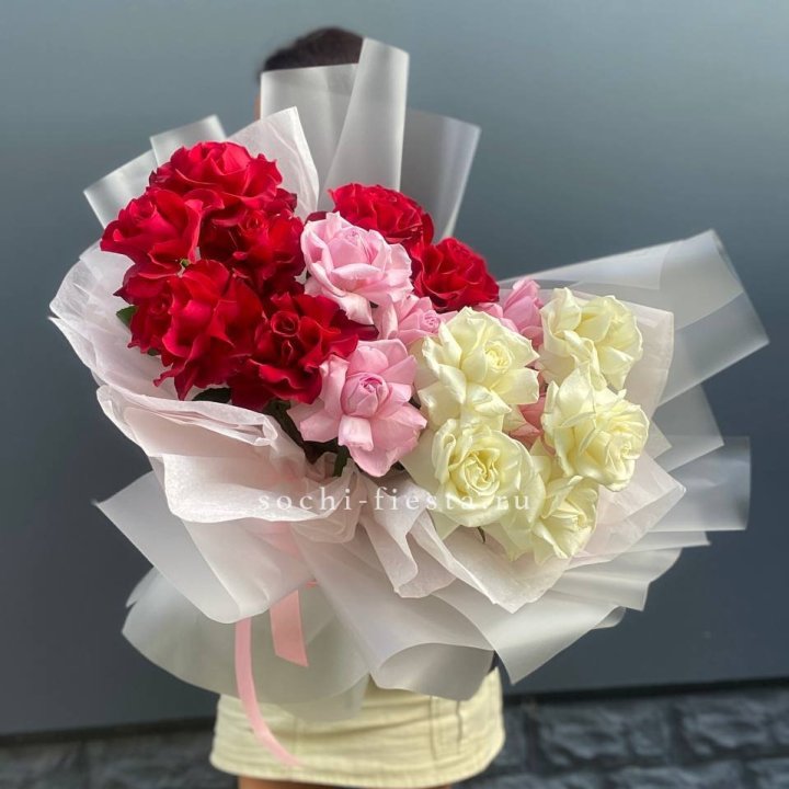 Микс из 17 роз в Бийске