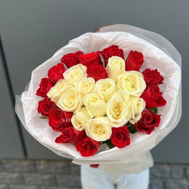 27 роз микс в Бийске