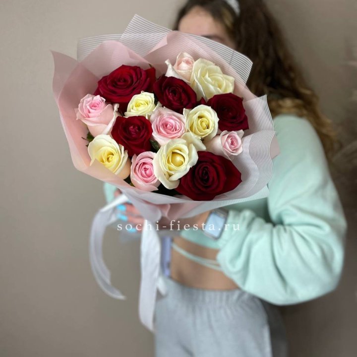 15 роз "Карусель" в Бийске