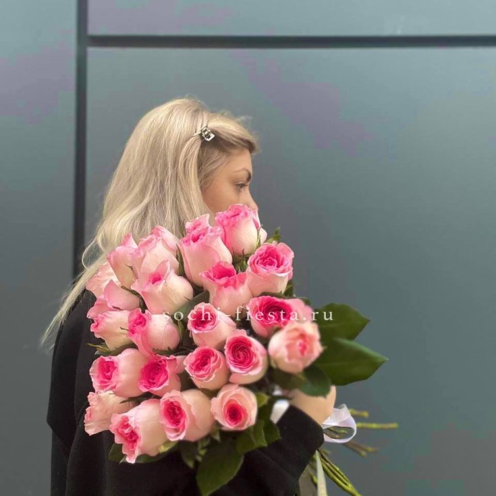  25 розовых роз в Бийске