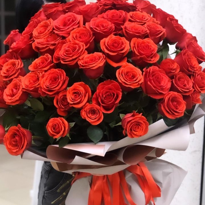 Букет высоких эквадорских роз  в Бийске