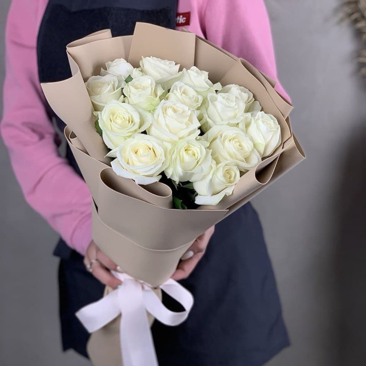 15 белых роз миракли в Бийске