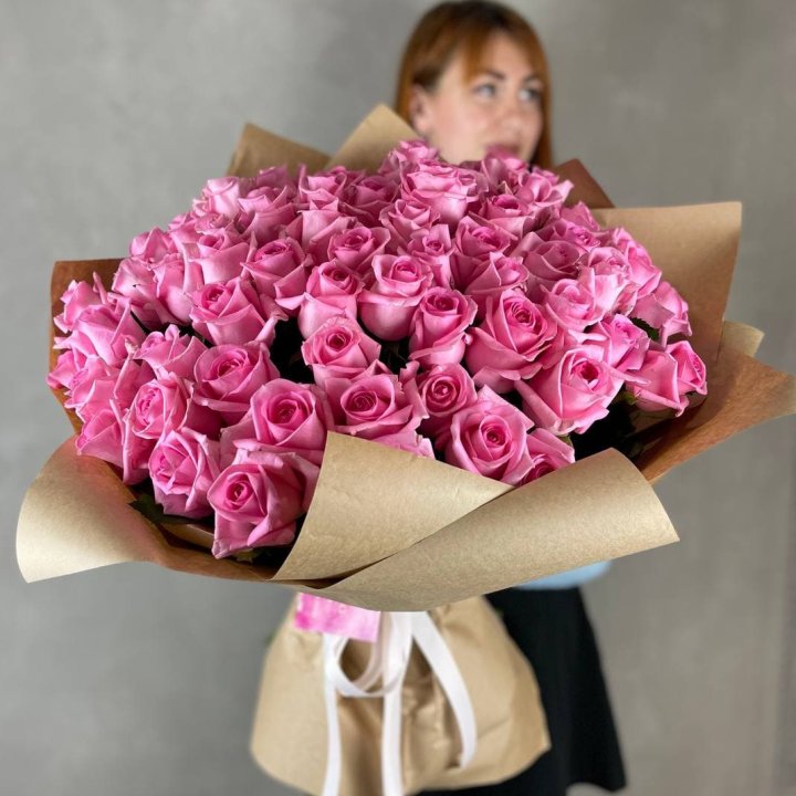 101 розовая роза в Бийске