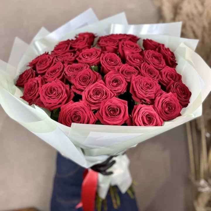 37 красных роз в Бийске