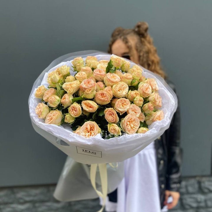 15 пионовидных роз в Бийске