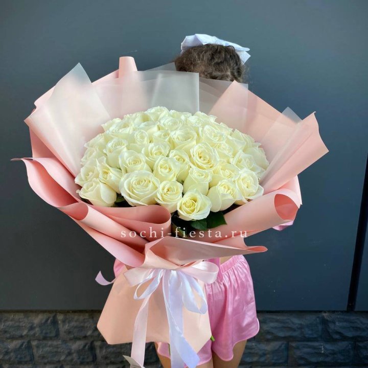 35 белых роз в Бийске