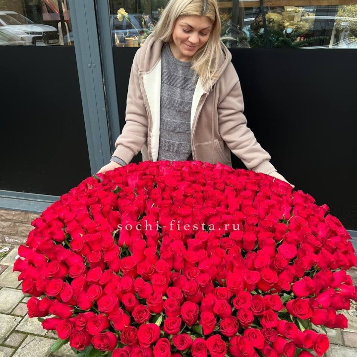 501 красная роза в корзине в Бийске