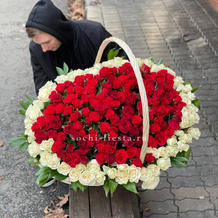 201  роза в корзине   в Бийске