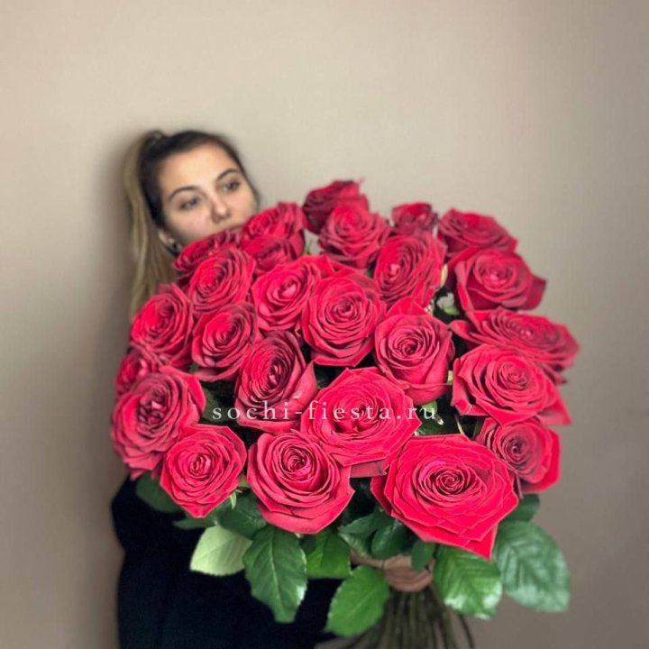 25 высоких роз в Бийске