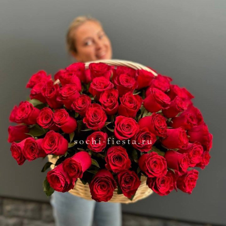 101 красная роза в корзине   в Бийске