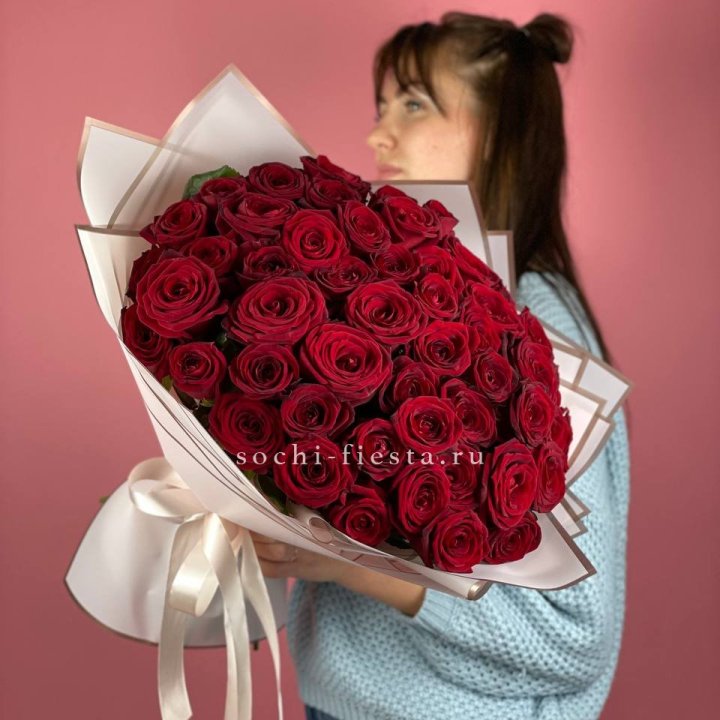 51 красная роза "Лавели" в Бийске