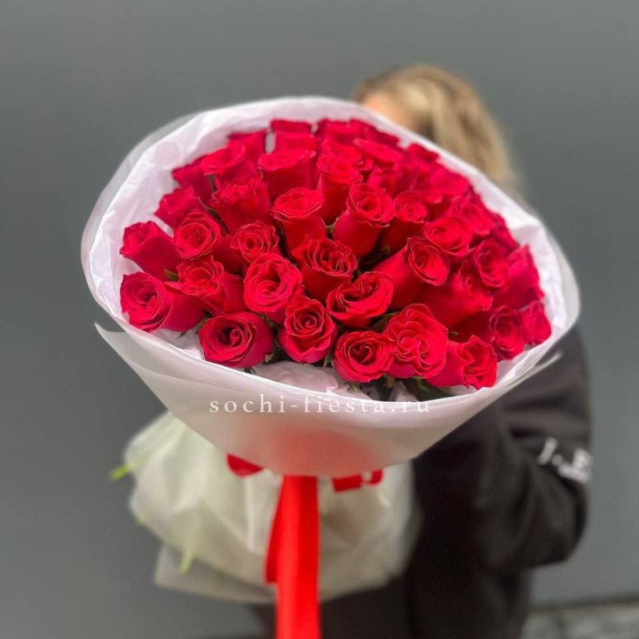 55 красных роз "Амелия" в Бийске