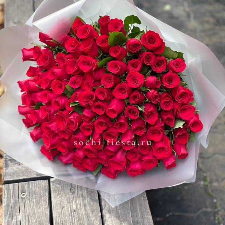 101 красная роза Лолита в Бийске