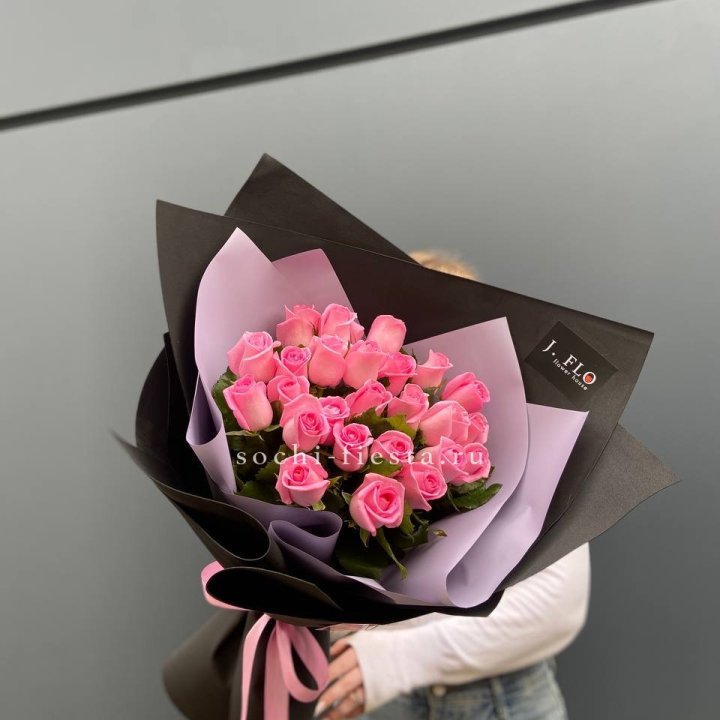 19 розовых роз  в Бийске