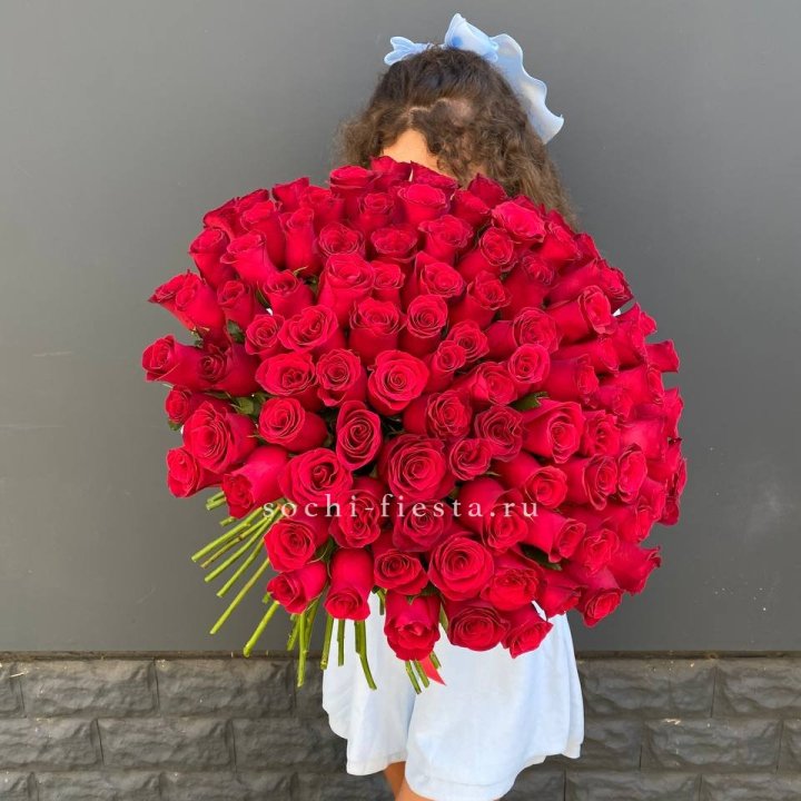 101 красная роза в Бийске