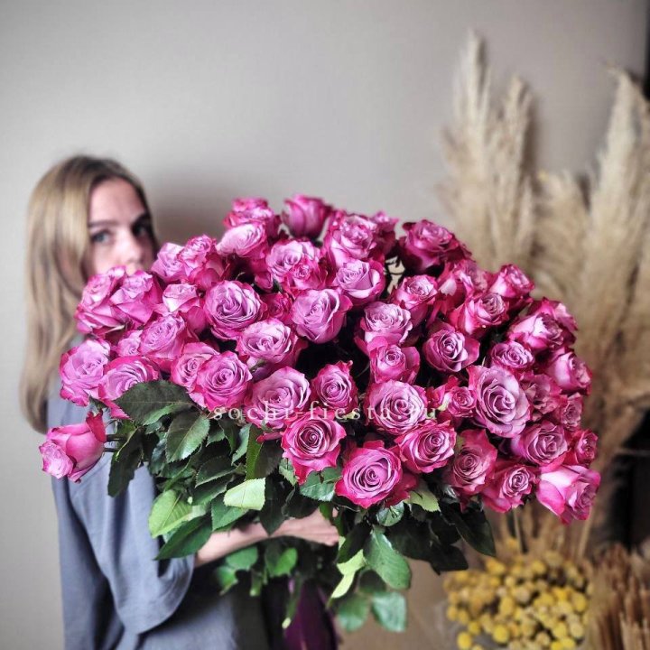 Охапка высоких роз Деп перпел в Бийске