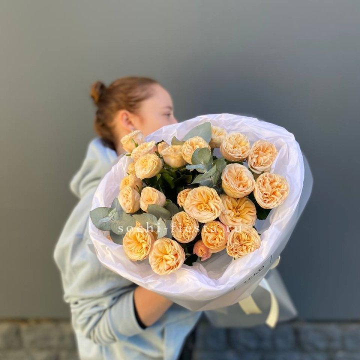 7 пионовидных роз в Бийске