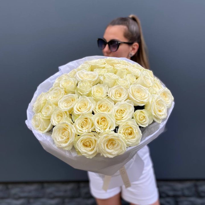 51 белая роза  в Бийске