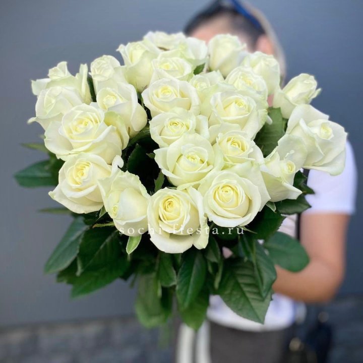 Голландские розы белые 25 в Бийске