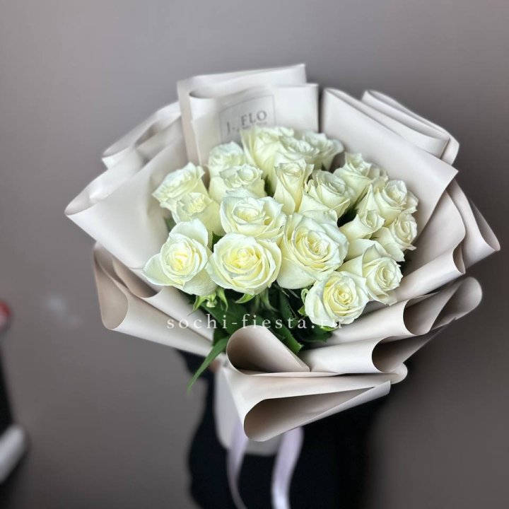 19 белых роз  в Бийске