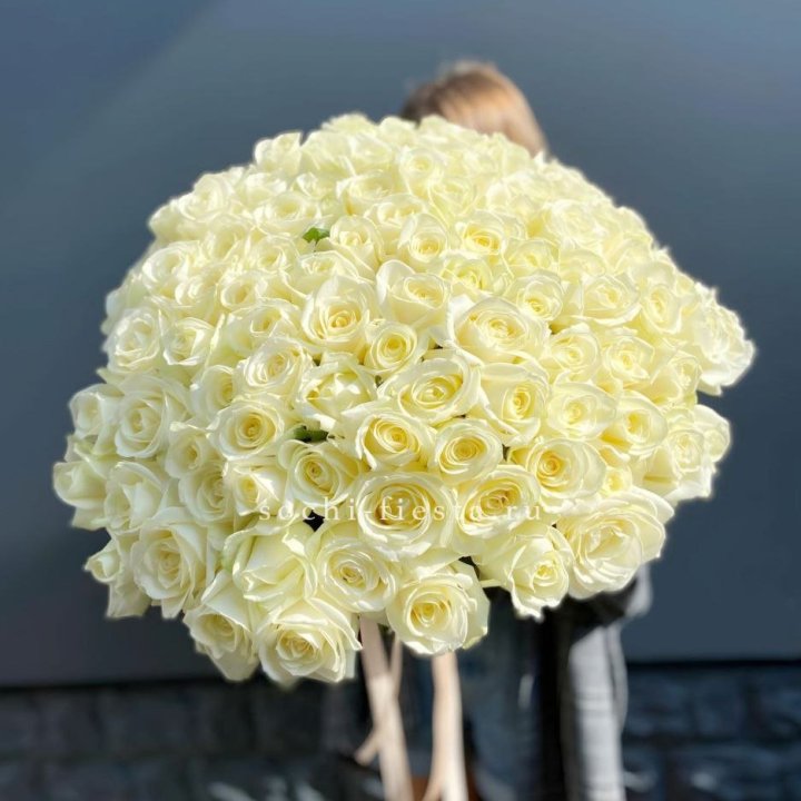Букет  из 101 белой розы  в Бийске