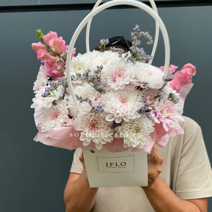 Сумочка из стойких цветов  в Бийске