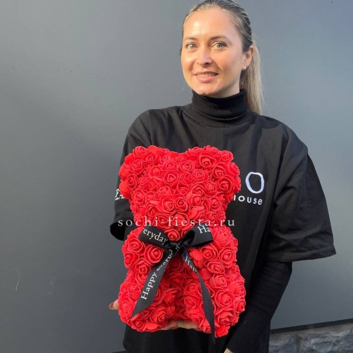 Медведь из роз красный в Бийске