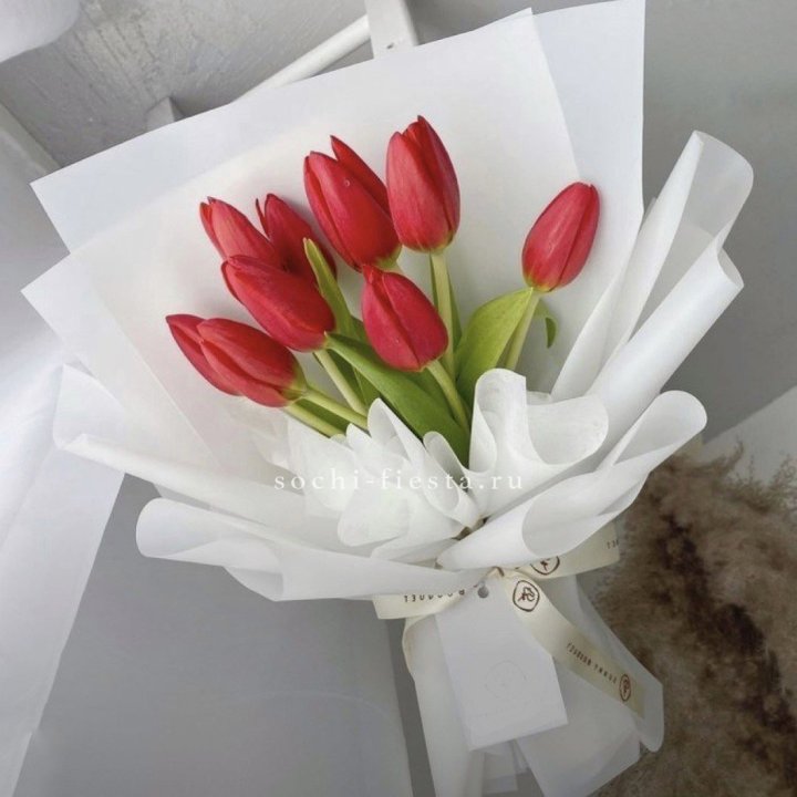 Букет красных тюльпанов в Бийске