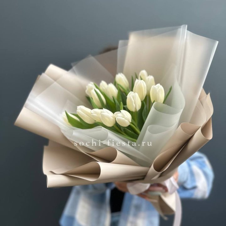 Букет из 15 белых тюльпанов в Бийске