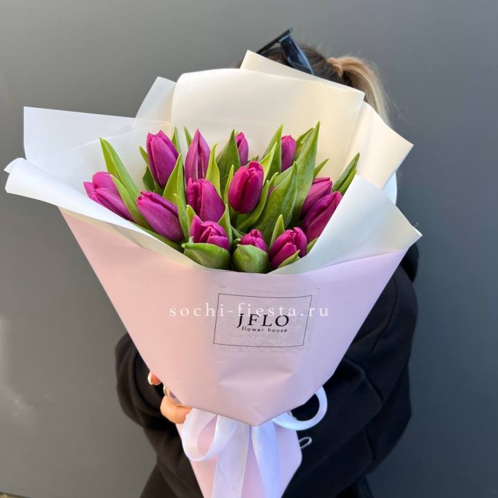 15 пурпурных тюльпанов в Бийске