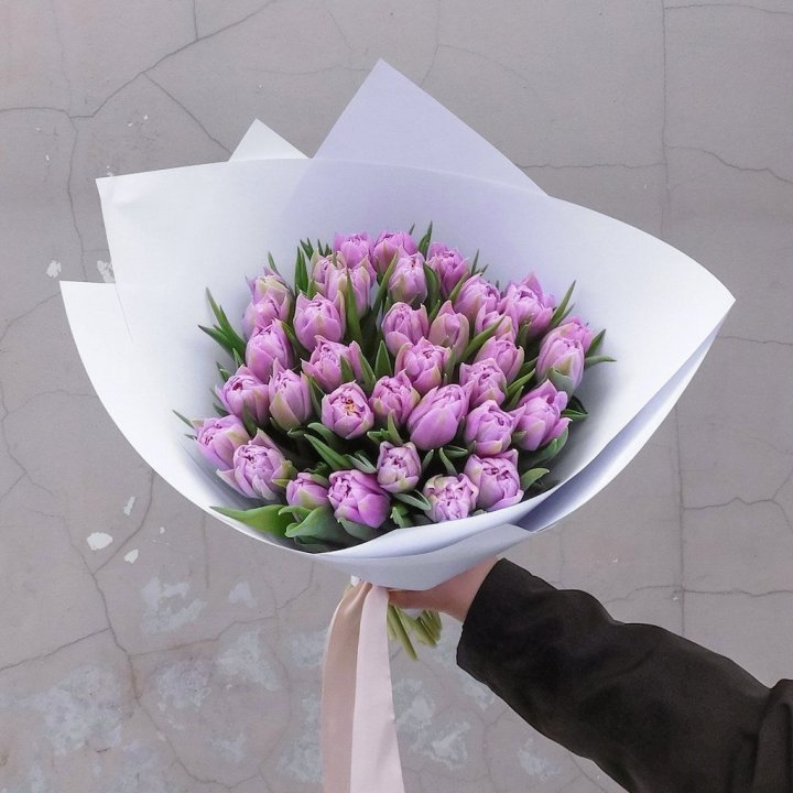 35 сиреневых тюльпанов в Бийске