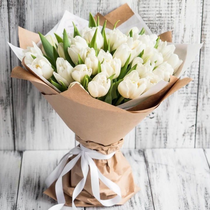 25 белых тюльпанов в Бийске